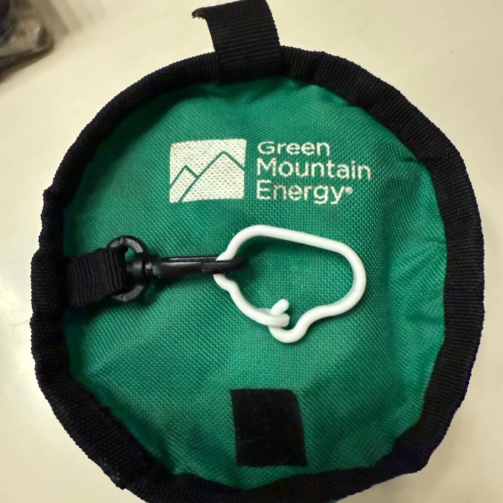 Green and Black Portable & Collapsible Dog & Cat Food with Clip